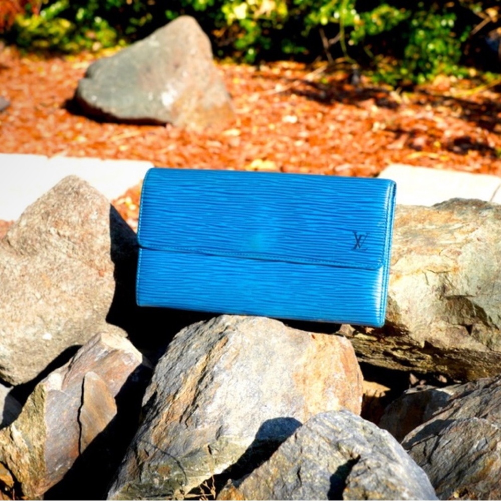 Authentic Blue Louis Vuitton Epi Sarah Long Wallet